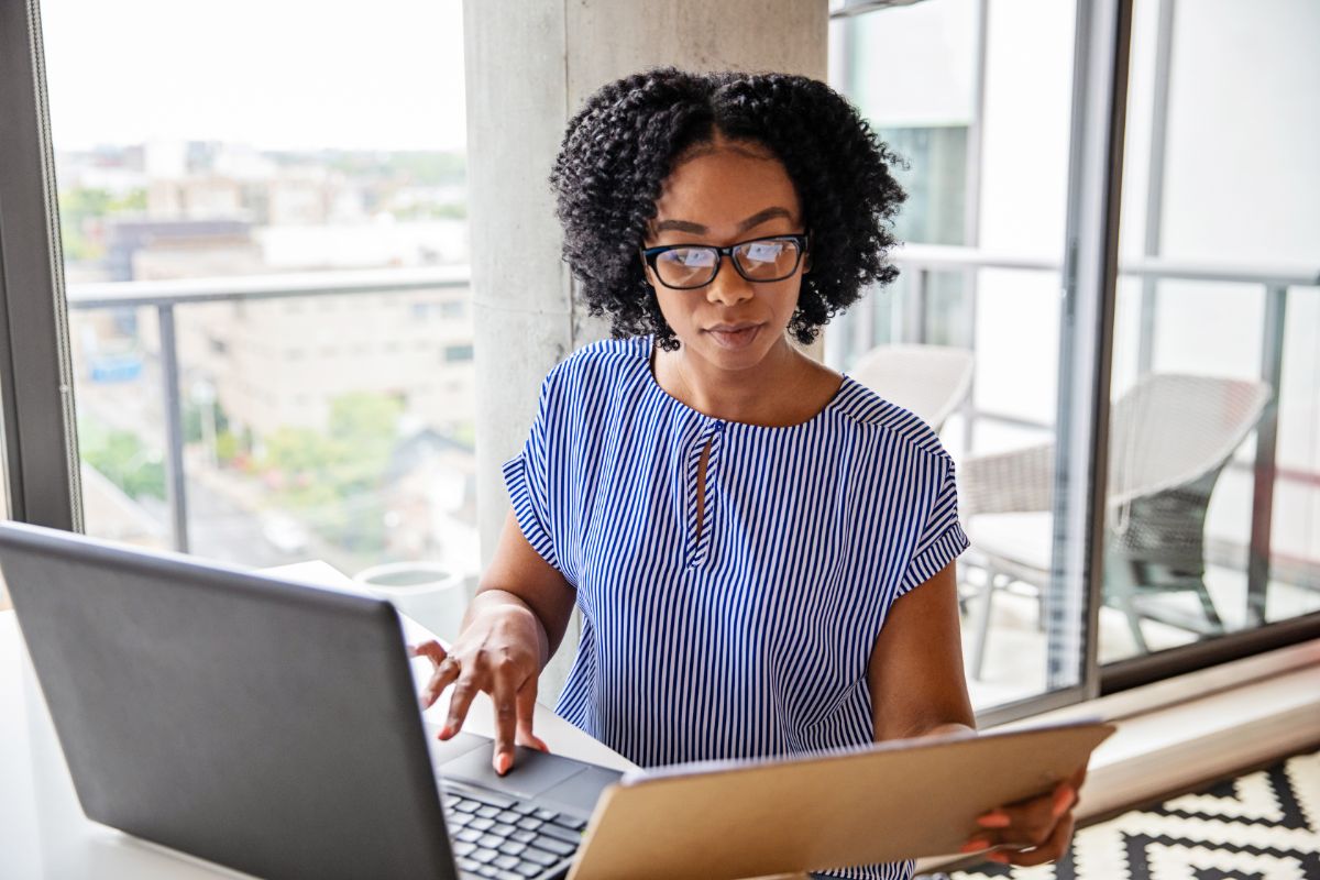 woman-sending-documents-production-printer Woman sending documents to production printer