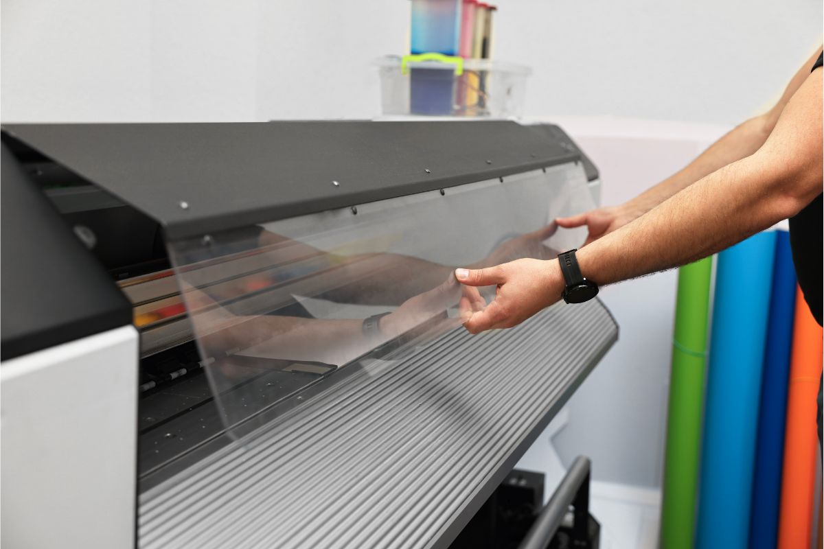 orlando-business-using-printer Orlando Business using a wide format Printer