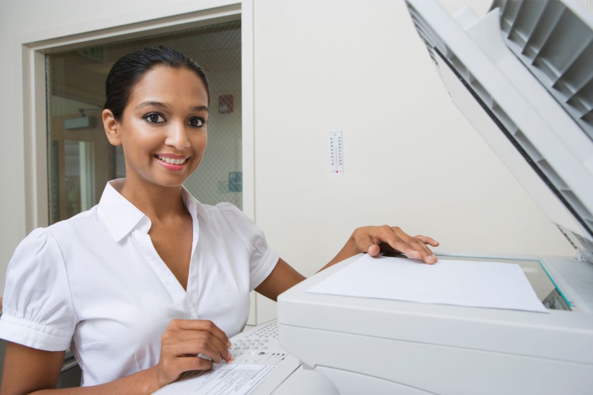 woman-using-photocopier-rental Woman using a photocopier Rental